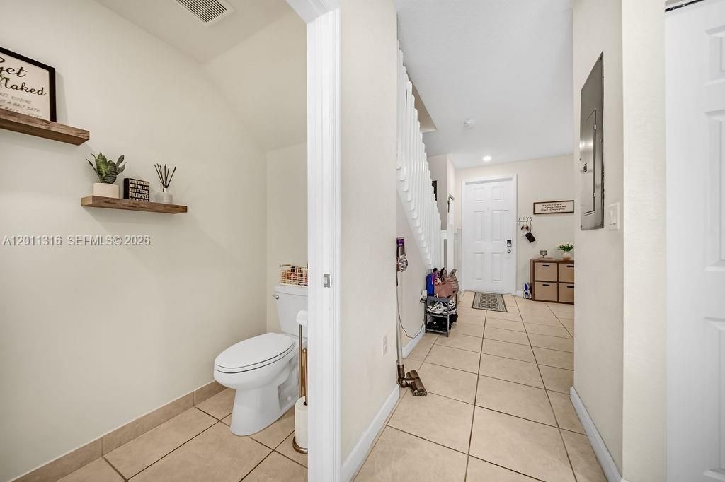 En Venta: $499,000 (3 camas, 2 baños, 1412 Pies cuadrados)