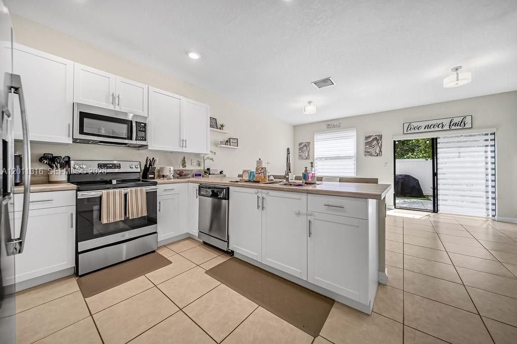 En Venta: $499,000 (3 camas, 2 baños, 1412 Pies cuadrados)