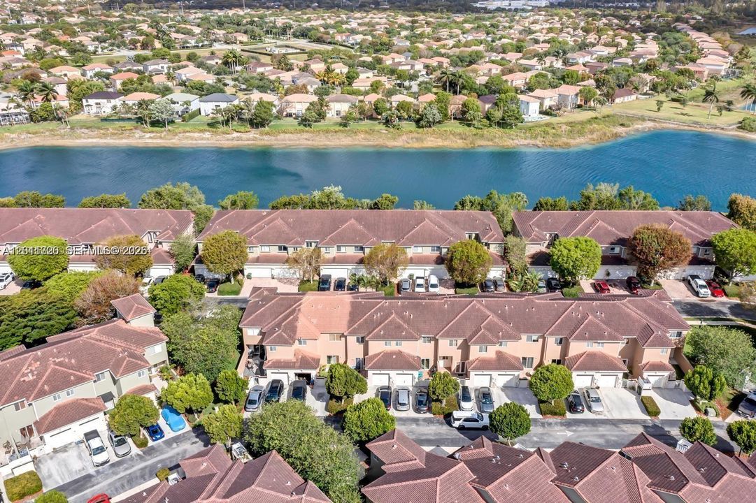 На продажу: $279,999 (3 спален, 2 ванн, 1431 Квадратных фут)