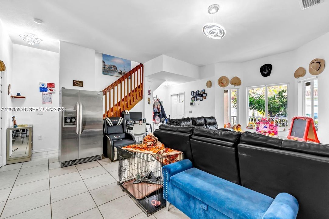 На продажу: $279,999 (3 спален, 2 ванн, 1431 Квадратных фут)