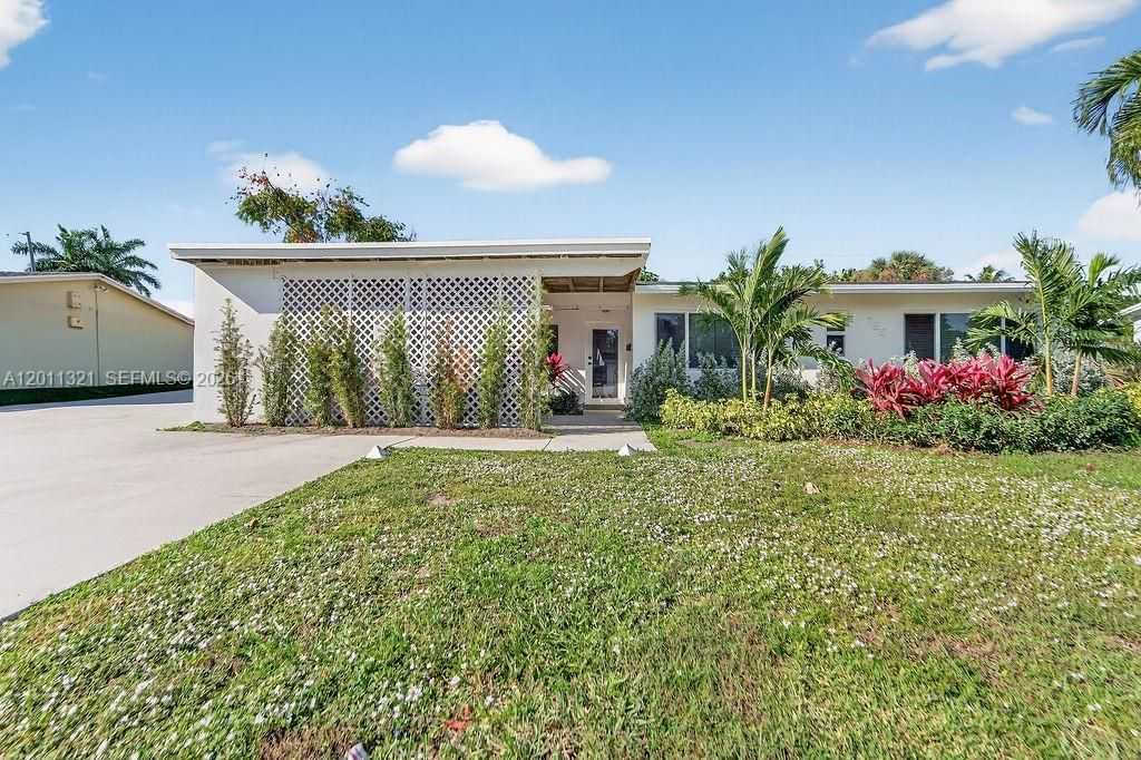 For Rent: $6,600 (4 beds, 2 baths, 1324 Square Feet)