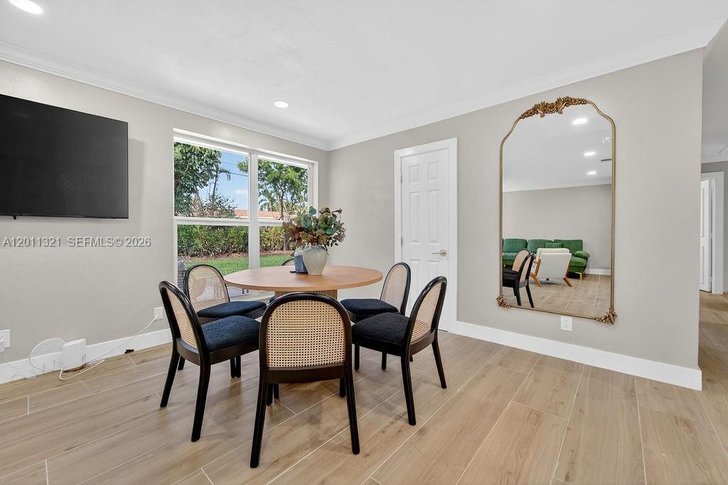 For Rent: $6,600 (4 beds, 2 baths, 1324 Square Feet)