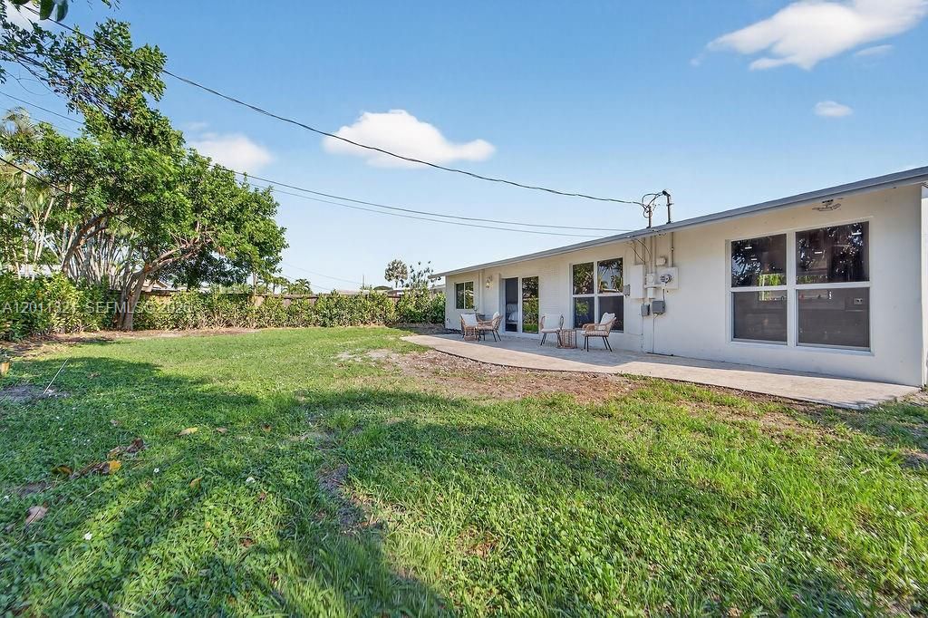 For Rent: $6,600 (4 beds, 2 baths, 1324 Square Feet)