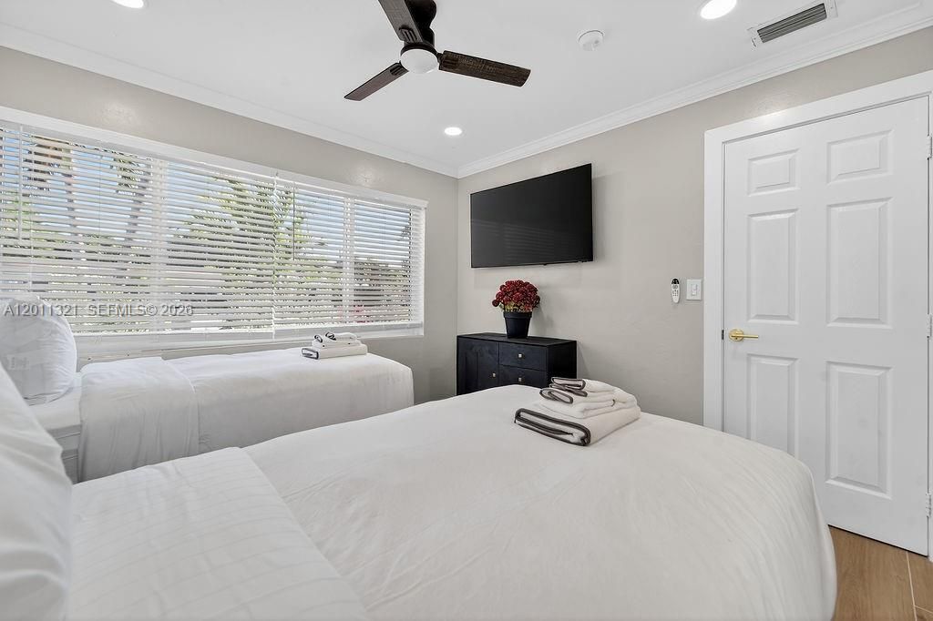 For Rent: $6,600 (4 beds, 2 baths, 1324 Square Feet)