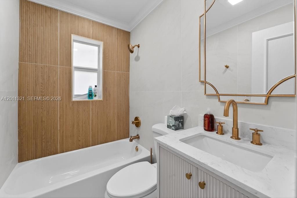 For Rent: $6,600 (4 beds, 2 baths, 1324 Square Feet)