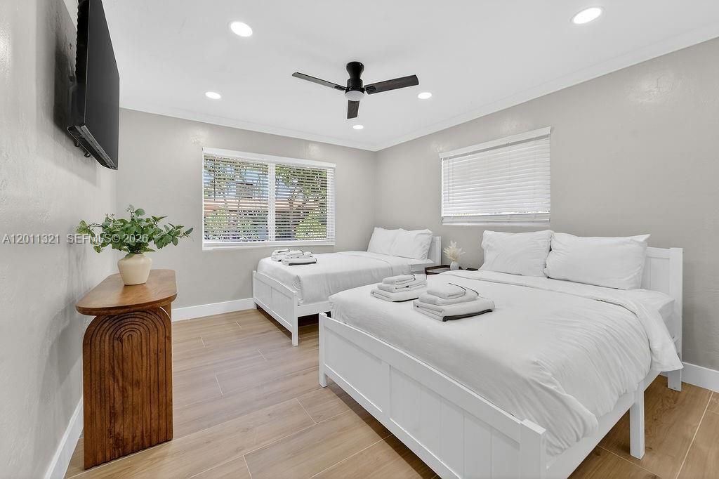 For Rent: $6,600 (4 beds, 2 baths, 1324 Square Feet)