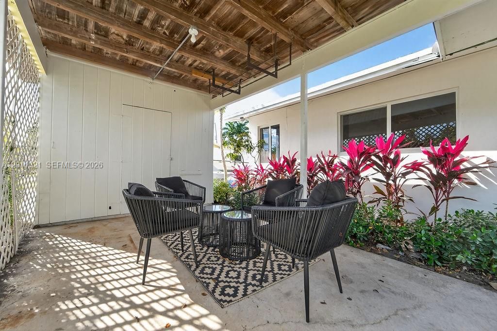 For Rent: $6,600 (4 beds, 2 baths, 1324 Square Feet)