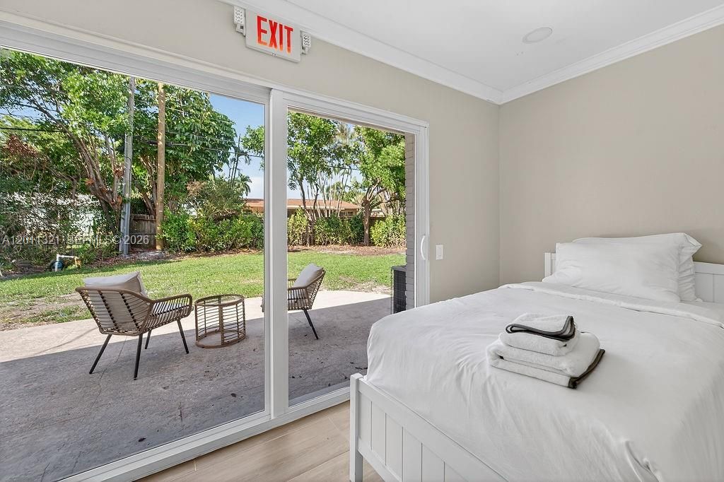 For Rent: $6,600 (4 beds, 2 baths, 1324 Square Feet)