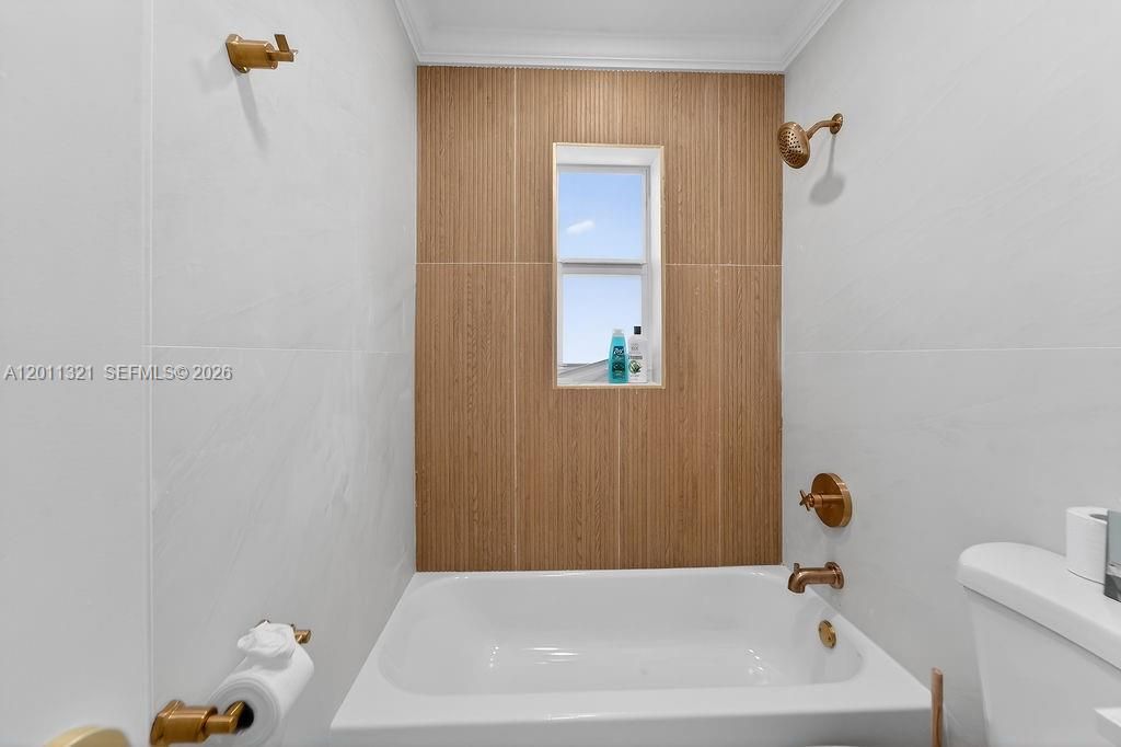 For Rent: $6,600 (4 beds, 2 baths, 1324 Square Feet)