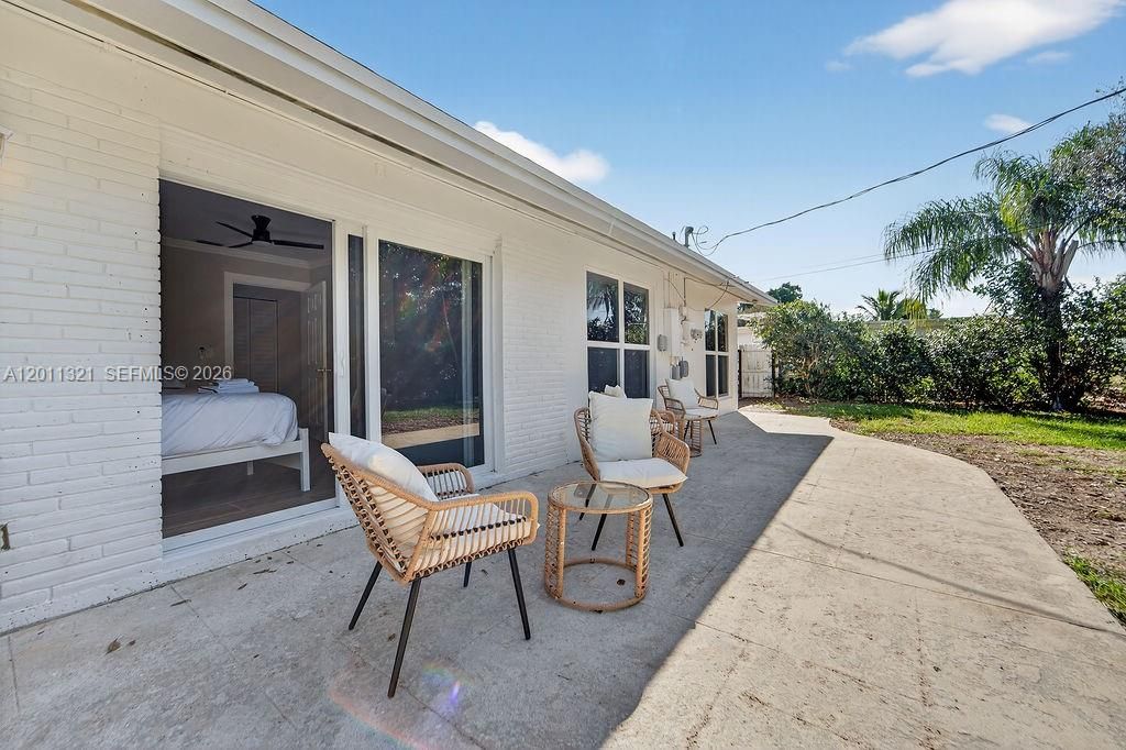 For Rent: $6,600 (4 beds, 2 baths, 1324 Square Feet)