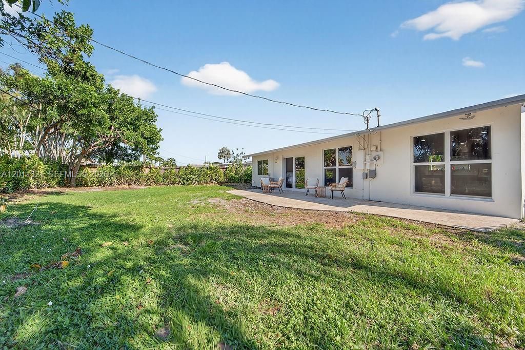 For Rent: $6,600 (4 beds, 2 baths, 1324 Square Feet)