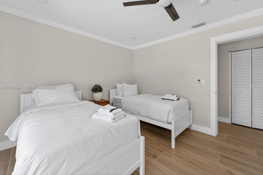 For Rent: $6,600 (4 beds, 2 baths, 1324 Square Feet)