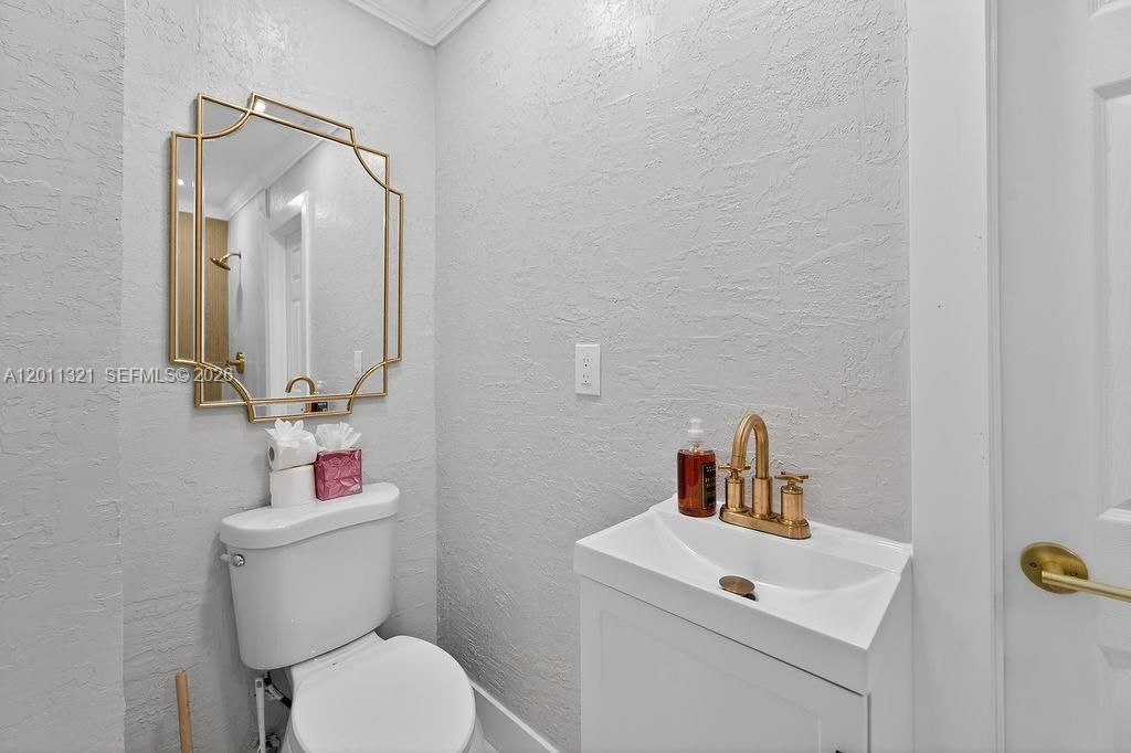 For Rent: $6,600 (4 beds, 2 baths, 1324 Square Feet)
