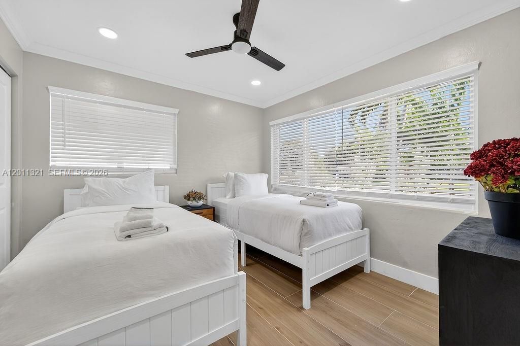 For Rent: $6,600 (4 beds, 2 baths, 1324 Square Feet)