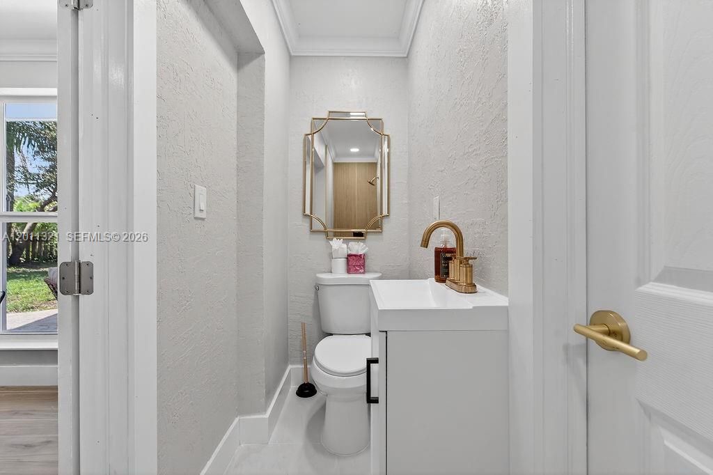 For Rent: $6,600 (4 beds, 2 baths, 1324 Square Feet)
