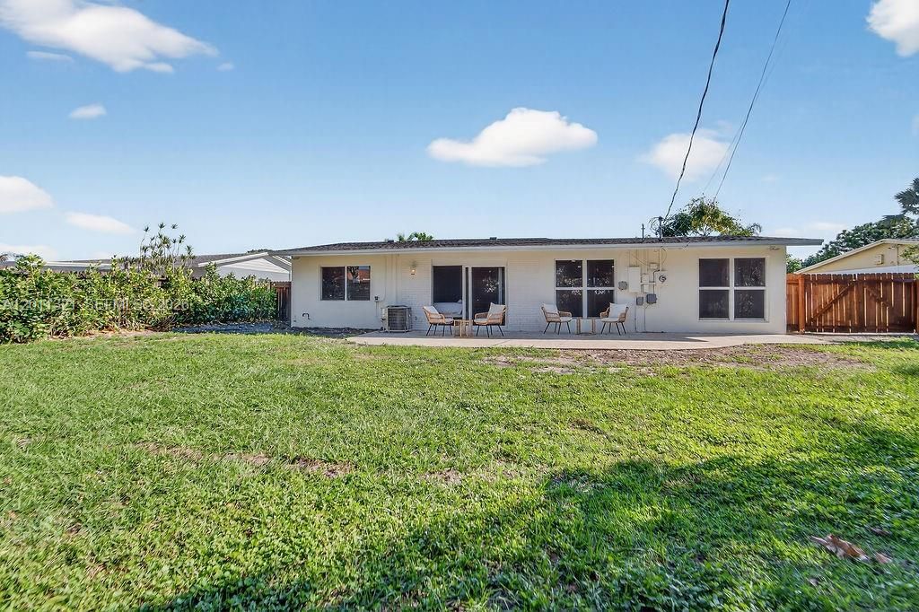 For Rent: $6,600 (4 beds, 2 baths, 1324 Square Feet)