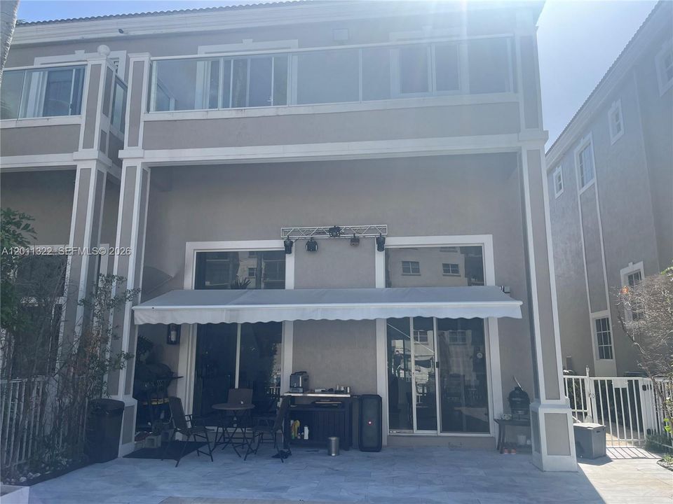 En Venta: $1,799,000 (3 camas, 3 baños, 3195 Pies cuadrados)