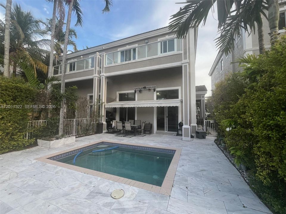 En Venta: $1,799,000 (3 camas, 3 baños, 3195 Pies cuadrados)