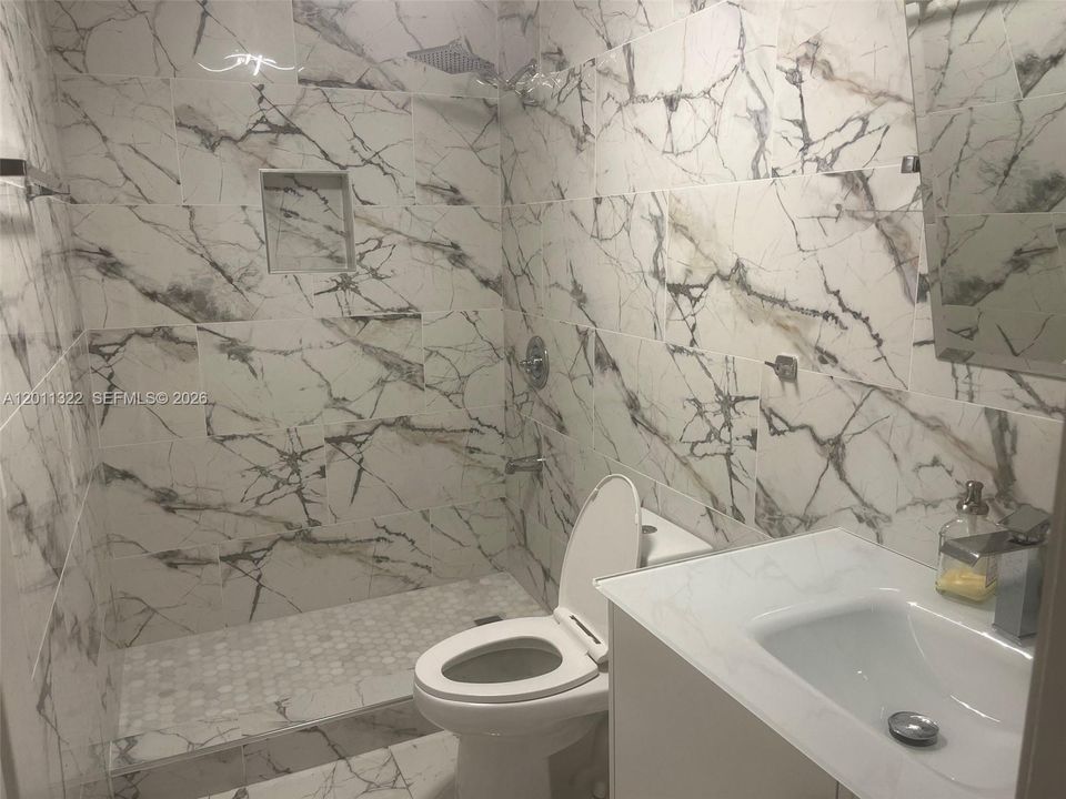 En Venta: $1,799,000 (3 camas, 3 baños, 3195 Pies cuadrados)