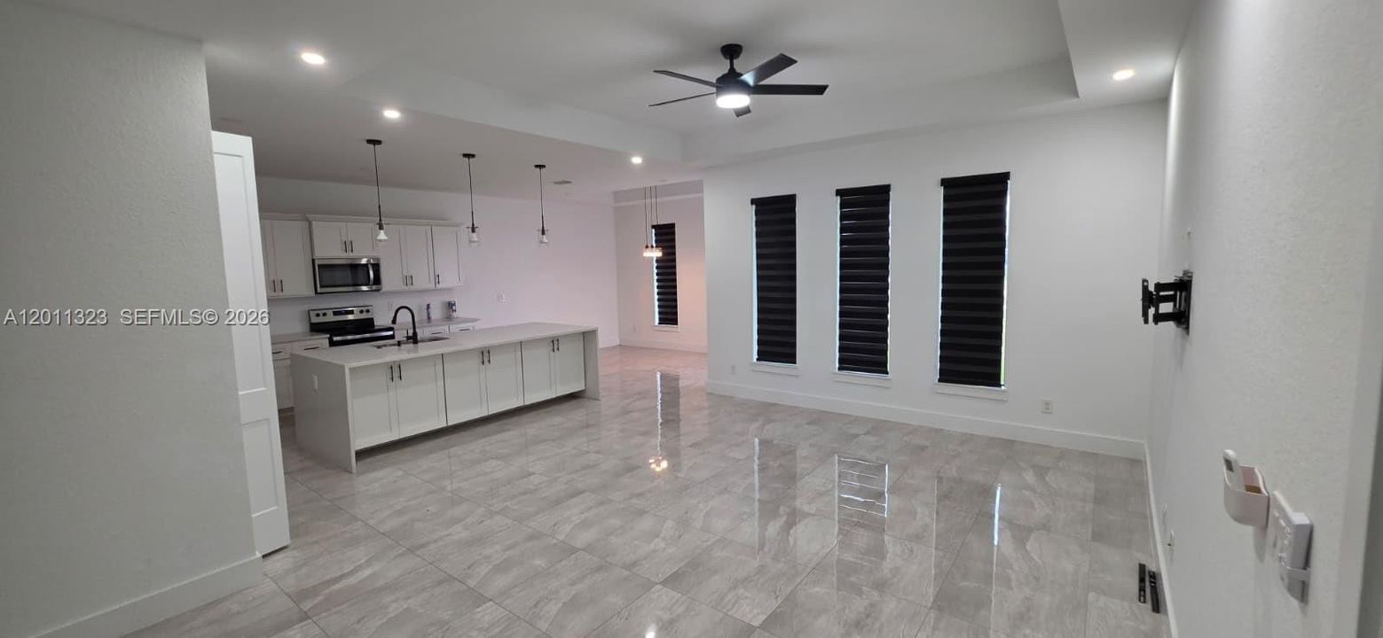 Activo con contrato: $275,000 (3 camas, 2 baños, 1758 Pies cuadrados)