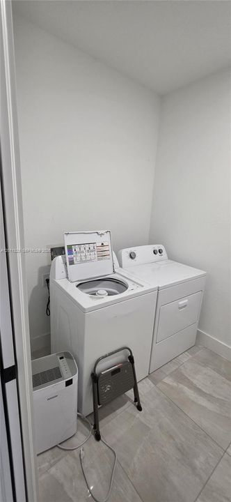 Activo con contrato: $275,000 (3 camas, 2 baños, 1758 Pies cuadrados)