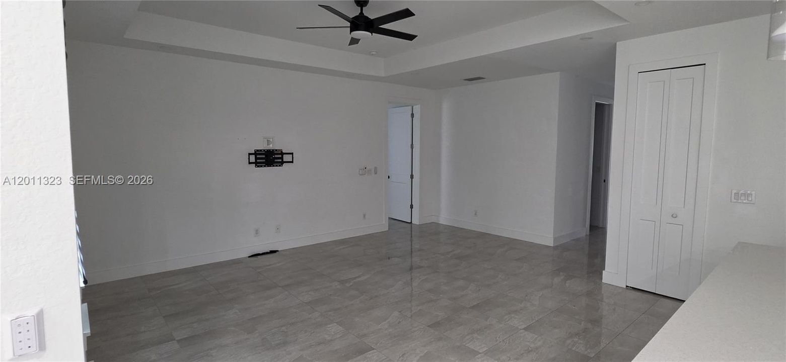 Activo con contrato: $275,000 (3 camas, 2 baños, 1758 Pies cuadrados)