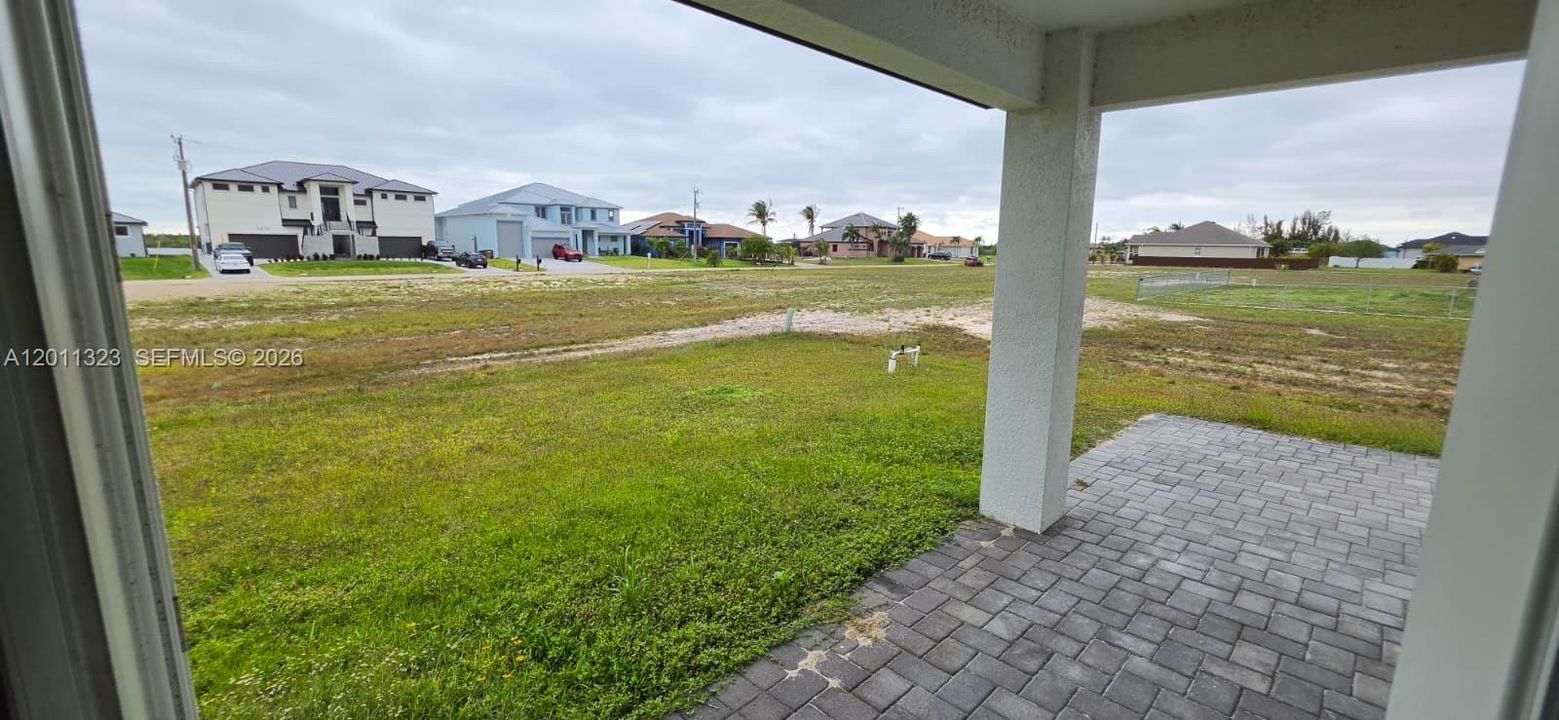 Activo con contrato: $275,000 (3 camas, 2 baños, 1758 Pies cuadrados)