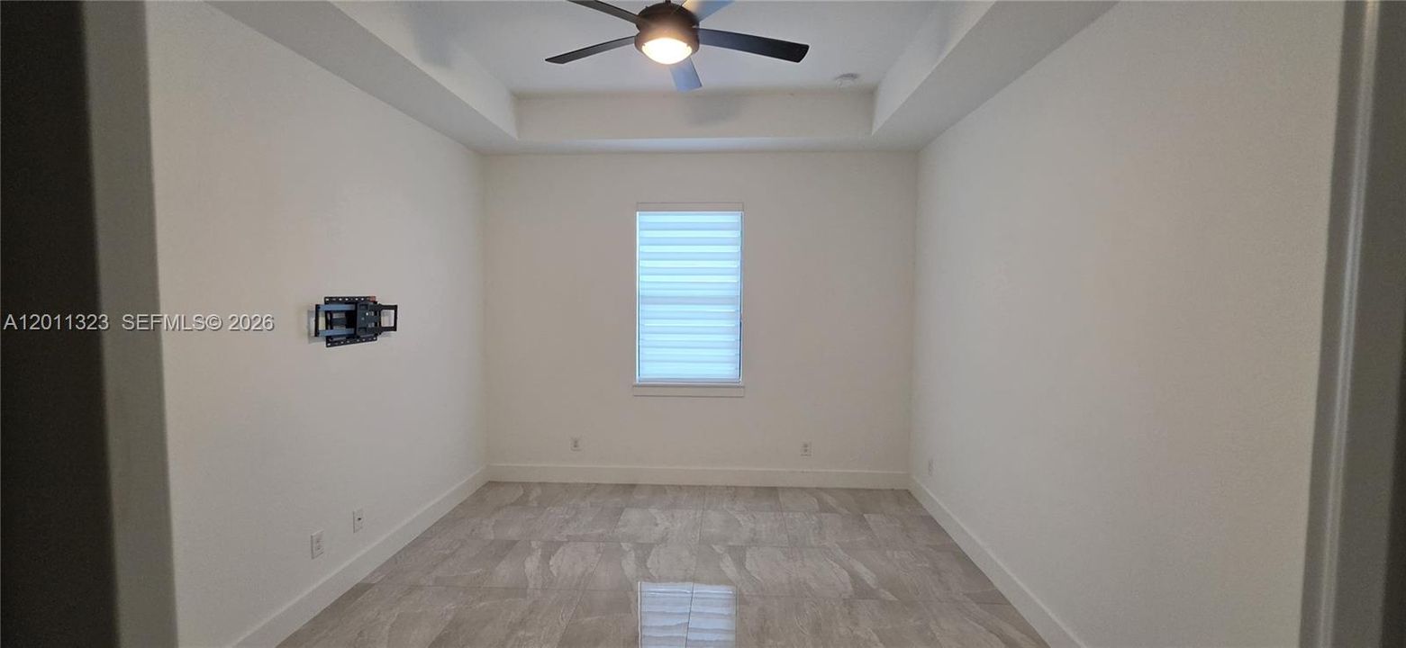 Activo con contrato: $275,000 (3 camas, 2 baños, 1758 Pies cuadrados)