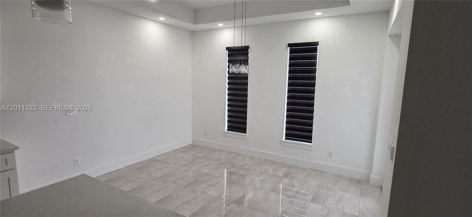Activo con contrato: $275,000 (3 camas, 2 baños, 1758 Pies cuadrados)