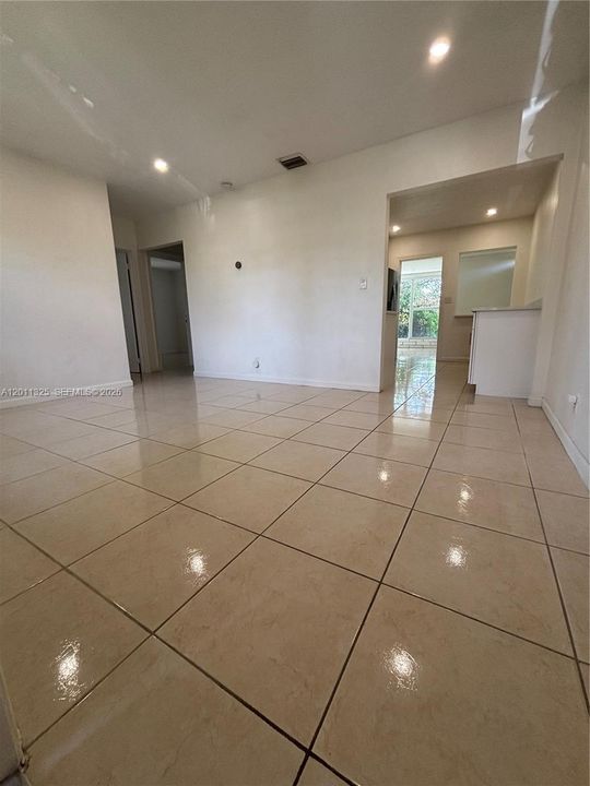 Activo con contrato: $445,000 (3 camas, 2 baños, 1511 Pies cuadrados)