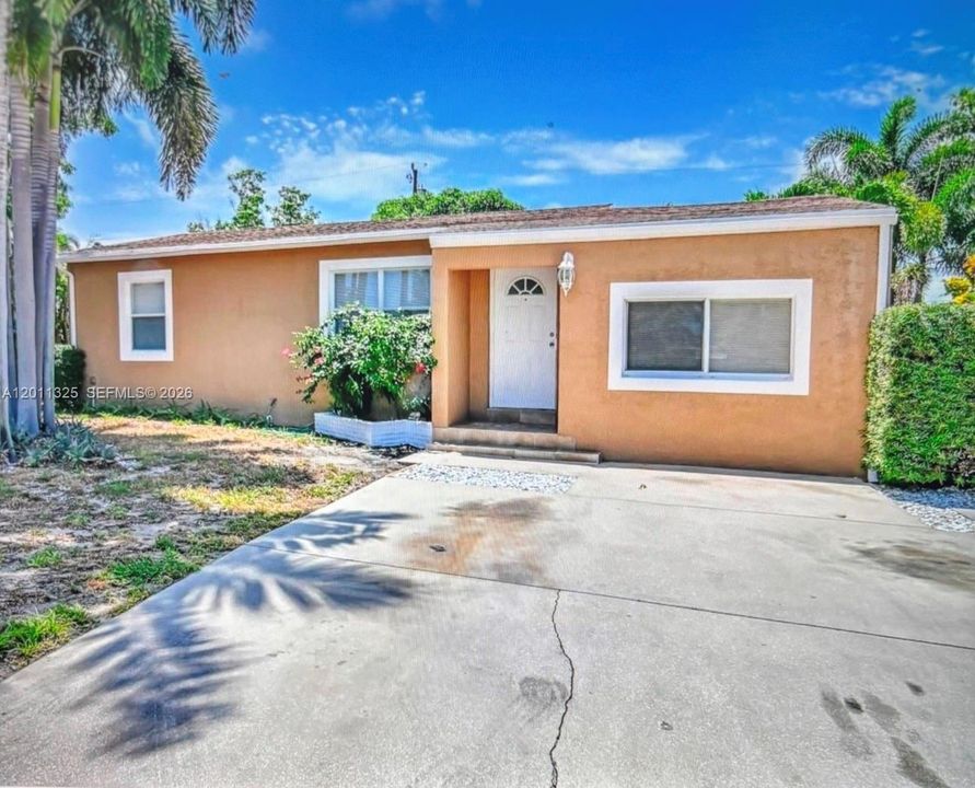 Activo con contrato: $445,000 (3 camas, 2 baños, 1511 Pies cuadrados)