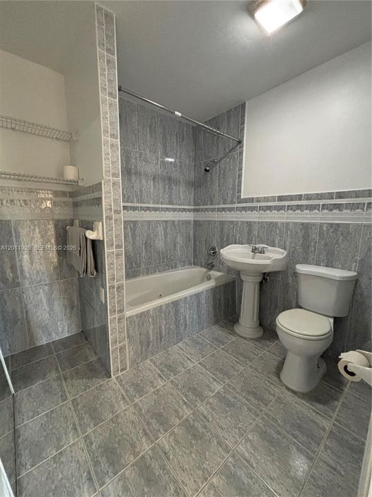 Activo con contrato: $445,000 (3 camas, 2 baños, 1511 Pies cuadrados)