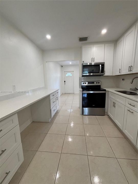 Activo con contrato: $445,000 (3 camas, 2 baños, 1511 Pies cuadrados)
