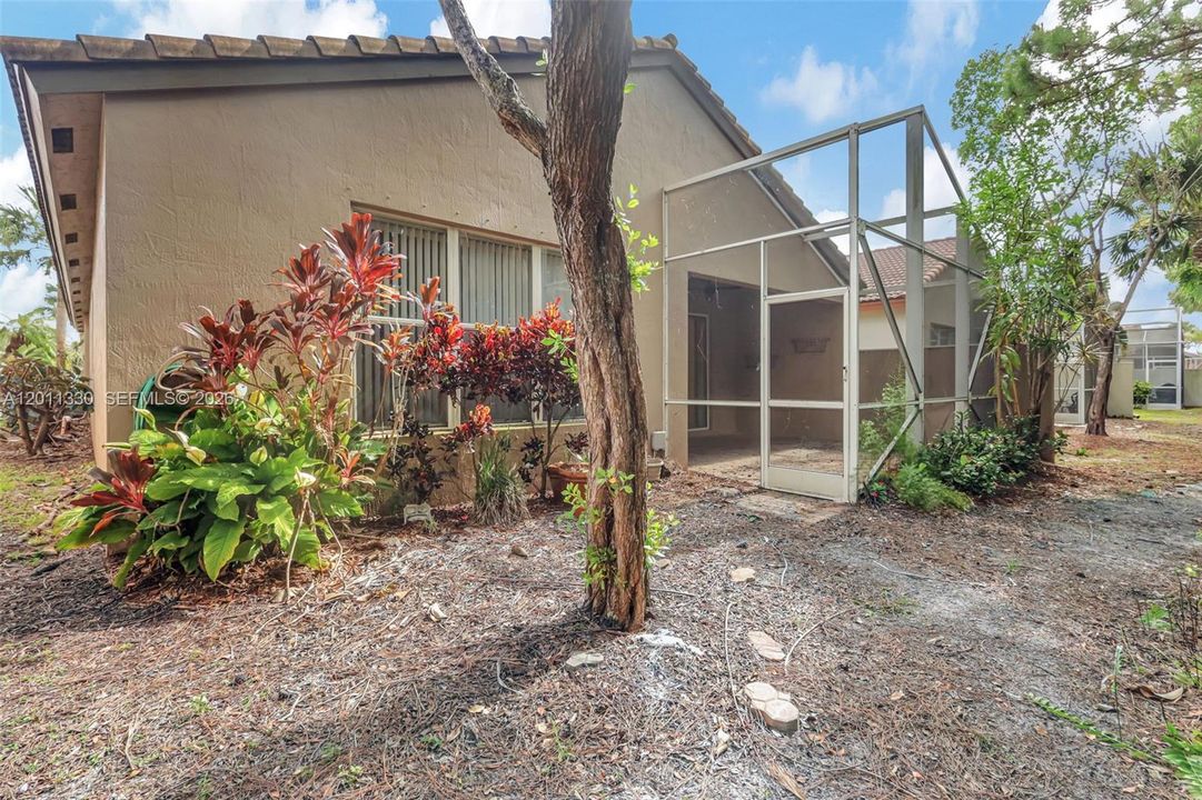 Active With Contract: $3,650 (3 beds, 2 baths, 1774 Square Feet)