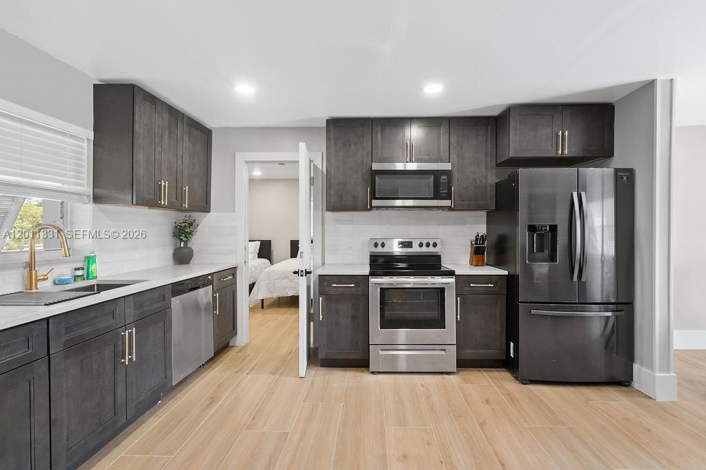 For Rent: $6,950 (4 beds, 2 baths, 1556 Square Feet)
