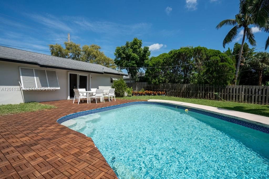 For Rent: $6,950 (4 beds, 2 baths, 1556 Square Feet)