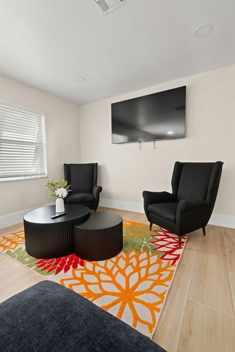 For Rent: $6,950 (4 beds, 2 baths, 1556 Square Feet)
