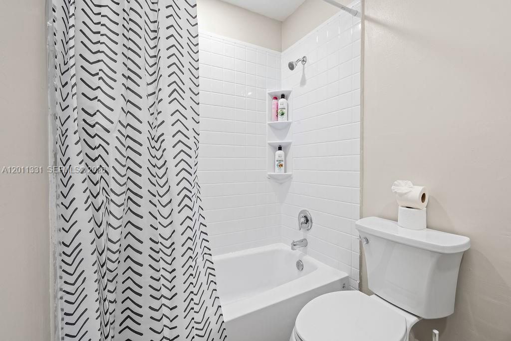 For Rent: $6,950 (4 beds, 2 baths, 1556 Square Feet)