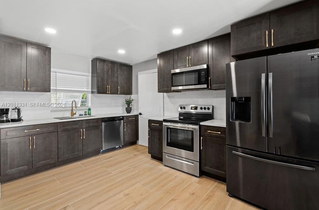 For Rent: $6,950 (4 beds, 2 baths, 1556 Square Feet)