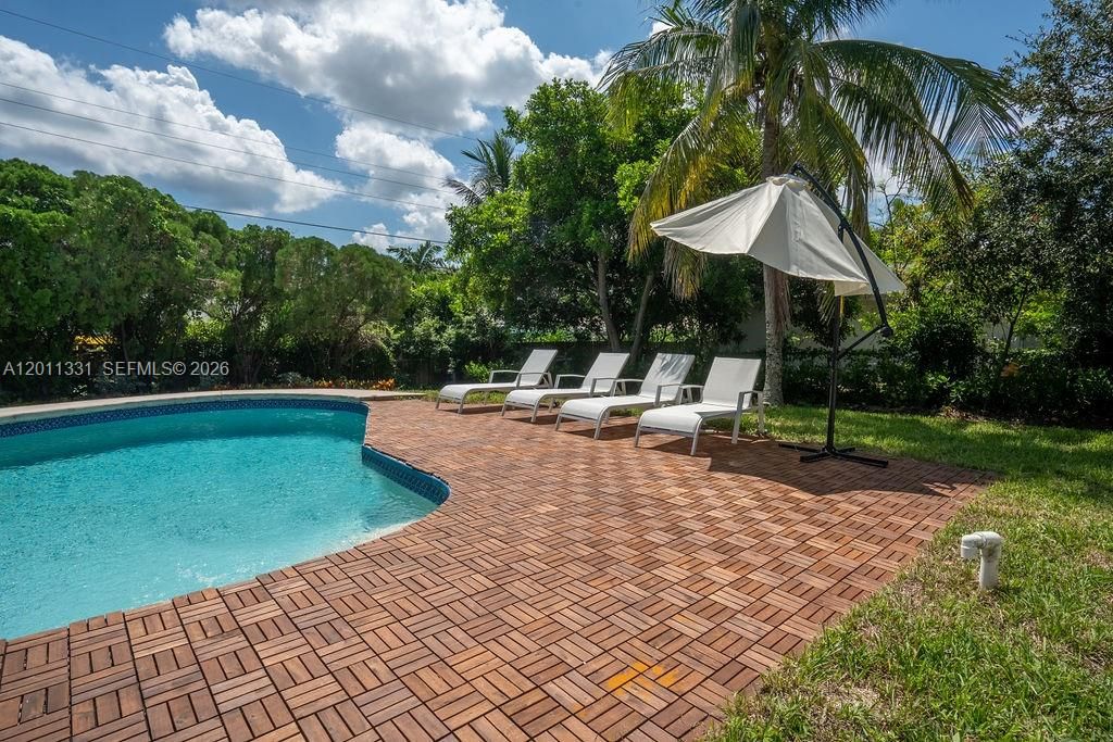 For Rent: $6,950 (4 beds, 2 baths, 1556 Square Feet)