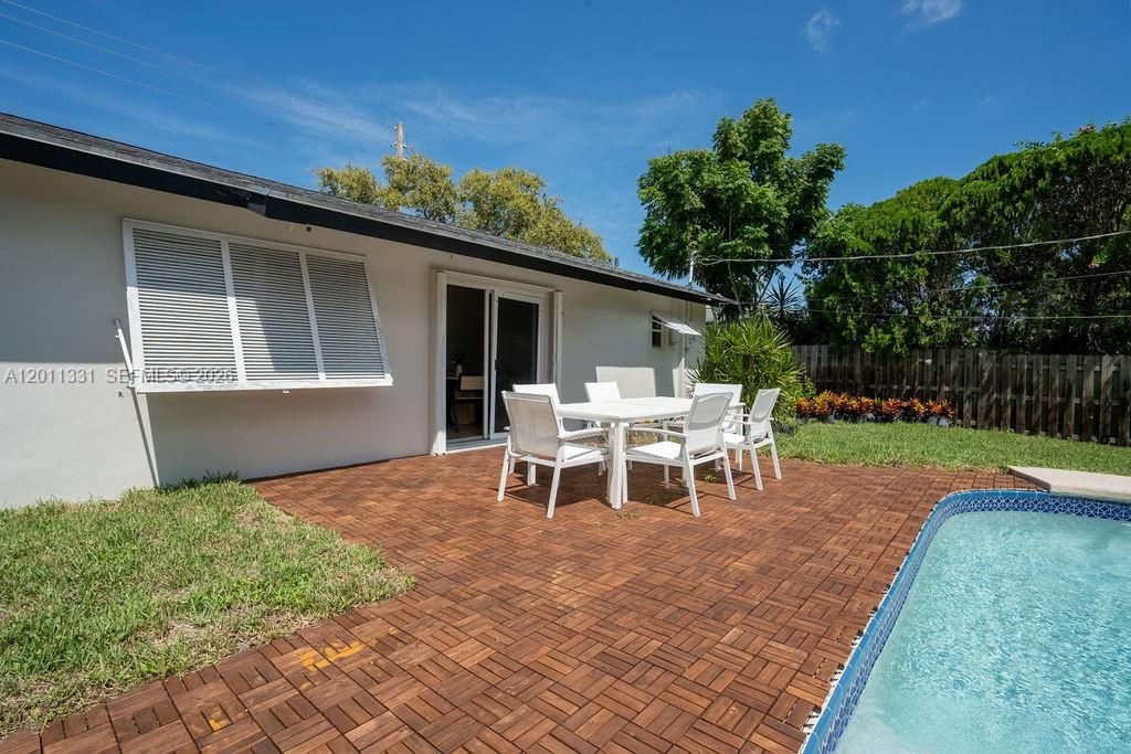 For Rent: $6,950 (4 beds, 2 baths, 1556 Square Feet)