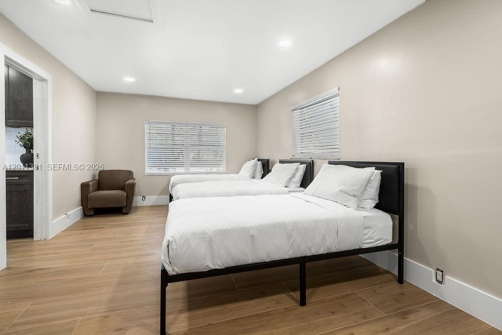For Rent: $6,950 (4 beds, 2 baths, 1556 Square Feet)