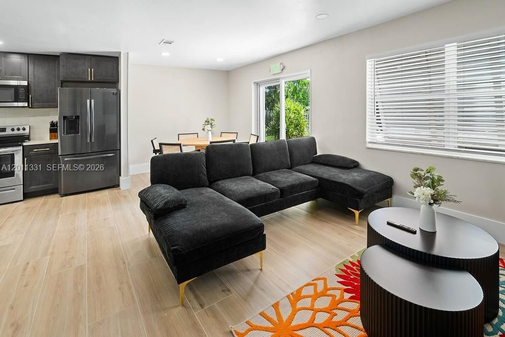 For Rent: $6,950 (4 beds, 2 baths, 1556 Square Feet)