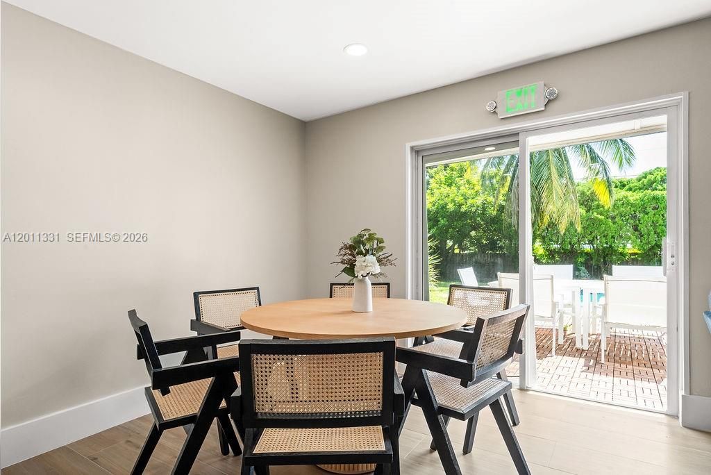 For Rent: $6,950 (4 beds, 2 baths, 1556 Square Feet)
