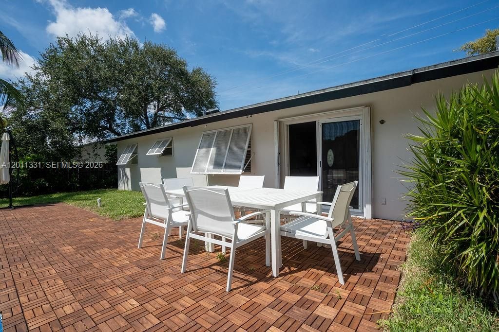 For Rent: $6,950 (4 beds, 2 baths, 1556 Square Feet)