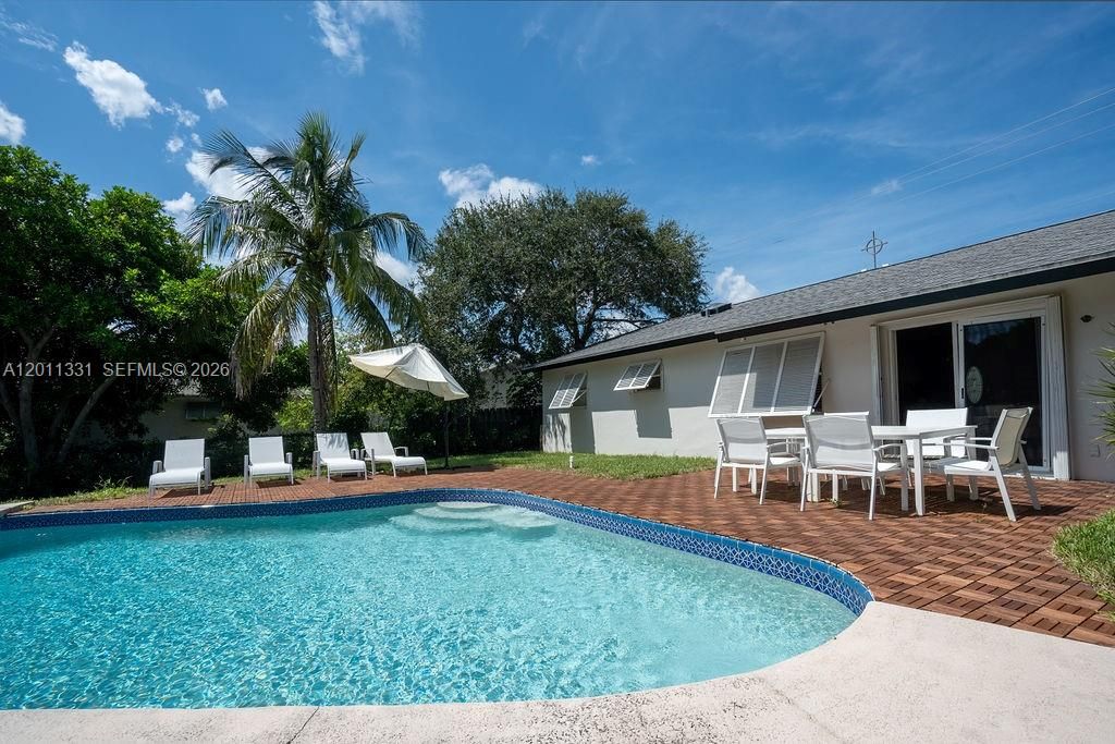 For Rent: $6,950 (4 beds, 2 baths, 1556 Square Feet)