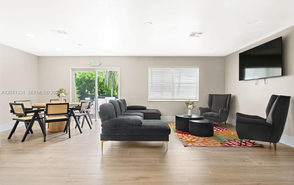 For Rent: $6,950 (4 beds, 2 baths, 1556 Square Feet)