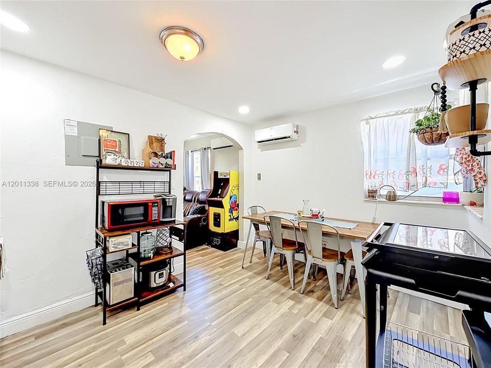 En Venta: $365,000 (2 camas, 1 baños, 849 Pies cuadrados)