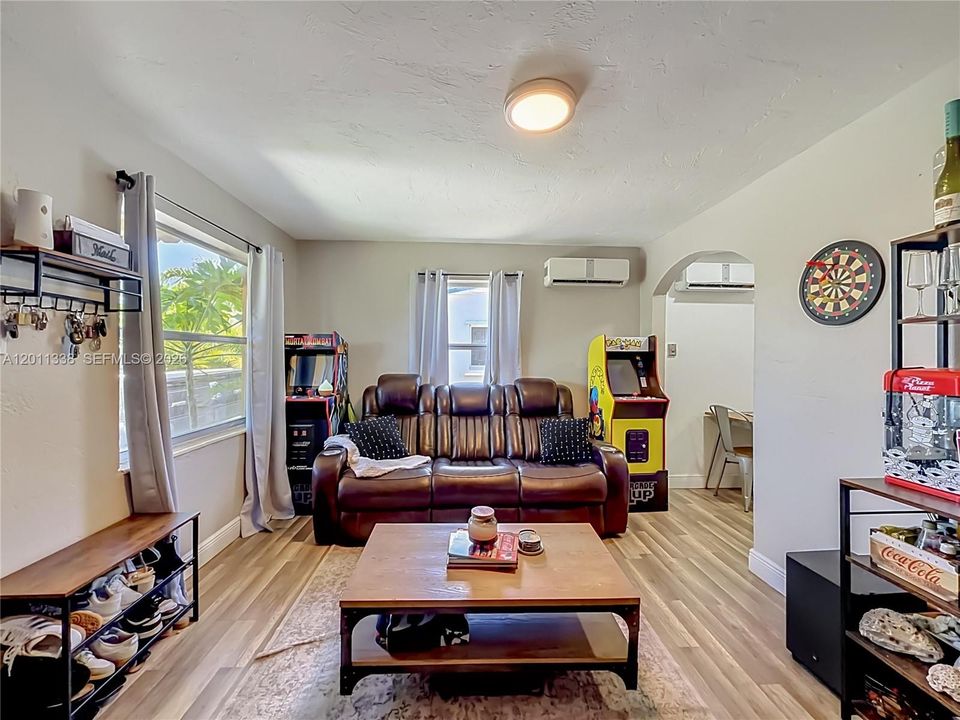 En Venta: $365,000 (2 camas, 1 baños, 849 Pies cuadrados)