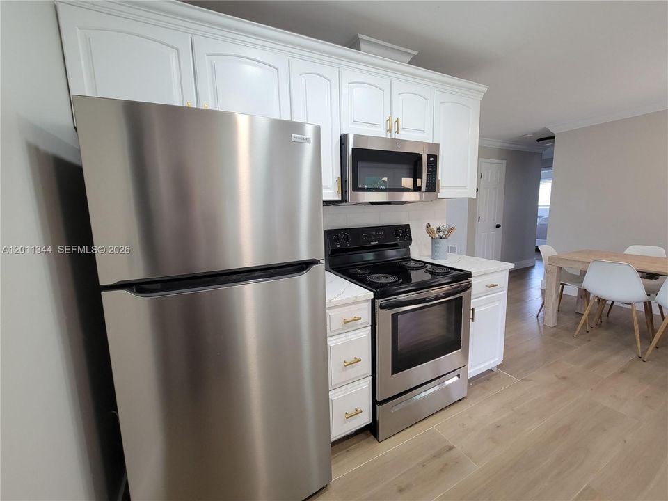 For Rent: $5,900 (3 beds, 2 baths, 1092 Square Feet)